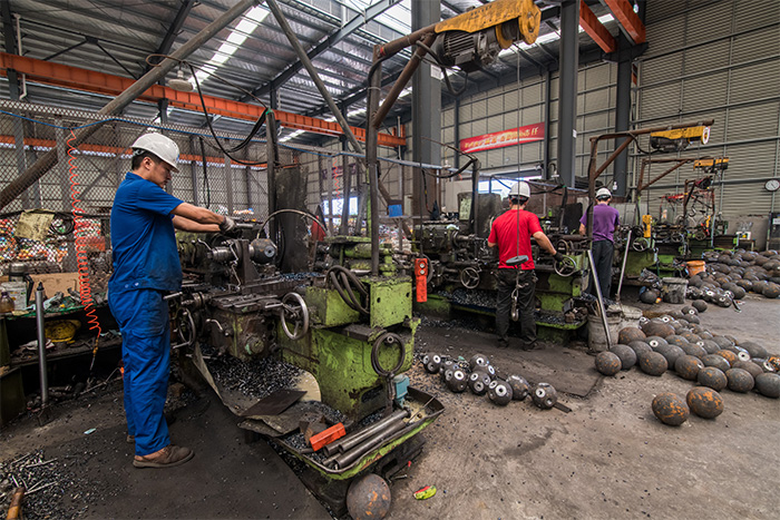 南开网架配件车间